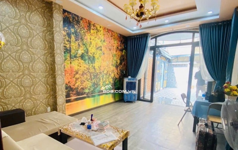 Biệt thự cổ Huỳnh Văn Bánh, Phú Nhuận 25 tỷ 136m2 nở hậu