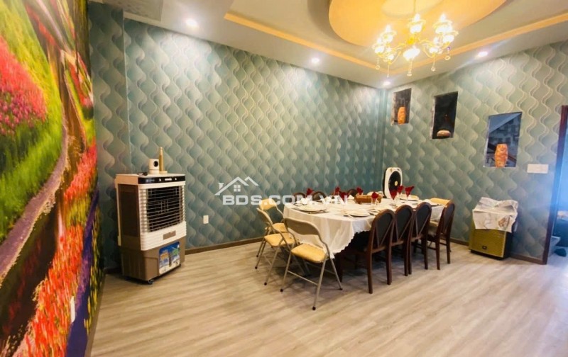 Biệt thự cổ Huỳnh Văn Bánh, Phú Nhuận 25 tỷ 136m2 nở hậu