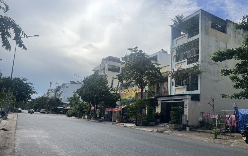 Khu Phú Mỹ• Mặt Tiền Đường D1• Cạnh PMH• 4 Tầng• 110m2• 5PN• 15tỷ500