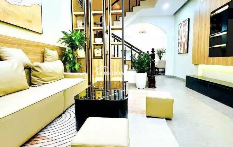 NGUYỄN KHANG CẦU GIẤY - GẦN PHỐ - LÔ GÓC 3 MẶT THOÁNG - TIỆN ÍCH - VỪA Ở VỪA CHO THUÊ. Dt 39m2- 5T- Mt4.3m - 13.2 tỷ