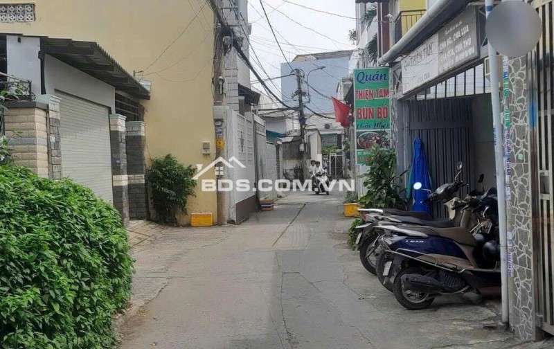  Bán nhà hẻm ô tô phường Thạnh Mỹ Lợi (nay là phường Cát Lái) TP HCM.  Diện tích: 102,3m2 (6m*17m). Trừ lộ giới còn 87,6m2.  Kết cấu: nhà cấp 4 xây chữ L, có 1 PN, 1 WC.  Hướng: Tây Bắc.  Vị trí: khu dân cư xây dựng kín, gần TTHC TP Thủ Đức (củ), gần cầu 