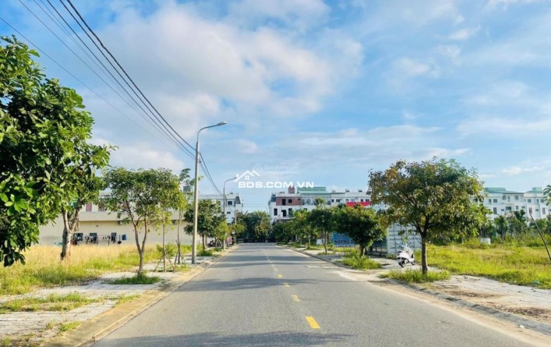 Bán đất thổ cư Lê Thương, Hòa Hiệp Nam, Liên Chiểu, Đà Nẵng. DT 117m2, giá 4.4 tỷ, sổ đỏ, hướng Tây Nam. LH: 0877661879