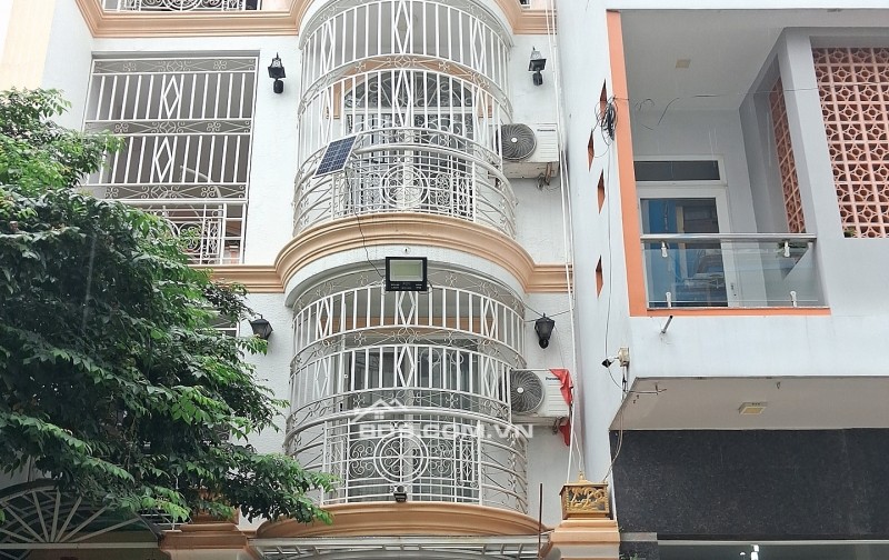 NHÀ 2MT TRƯỚC SAU – ĐƯỜNG 7M – VỊ TRÍ VIP HIẾM: Ấp Hậu Lân, Bà Điểm, Hóc Môn |  17 tỷ  Ngang 8m×20m, 4 tầng + sân thượng  6PN – 8WC, thang máy xịn, tặng nội thất