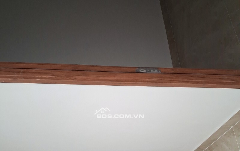 BÁN CĂN NHÀ PHỐ CAO CẤP – XÃ BÀ ĐIỂM – TP HCM • Dt 5m x 20m. Nhà mới hoàn thiện, vào ở ngay.• Kết cấu: 1 trệt, 1 lửng, 3 phòng ngủ, 2 nhà vệ sinh | 4,39 tỷ Vị trí: Ấp 4, xtt, xã Bà Điểm.