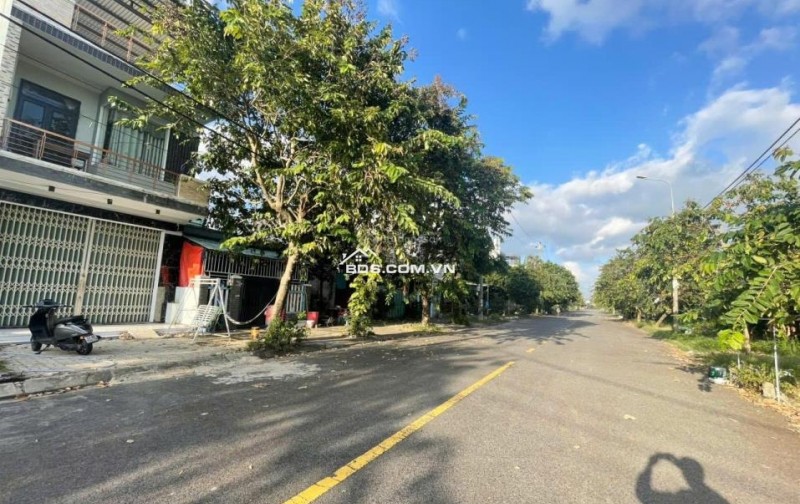 Bán đất thổ cư Hòa Hiệp 3, Liên Chiểu, Đà Nẵng. DT 90m2, giá 4.5 tỷ, sổ đỏ, hướng Đông Nam. LH: 0877661879