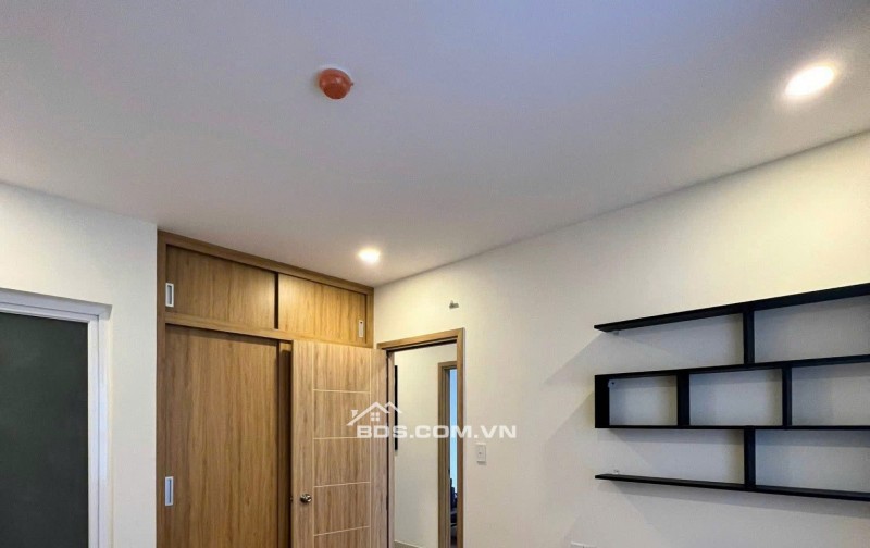 13tr5/tháng, C/c Screc, 90m2, 2PN, 2WC, Căn góc, ngay Trường Sa, Quận 3.