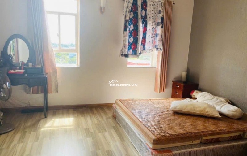 Chung cư Nam Kỳ Khởi Nghĩa, Q3, 97m2, Thang Bộ, 2PN, 11tr/tháng.