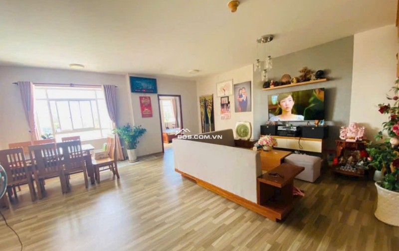 Chung cư Nam Kỳ Khởi Nghĩa, Q3, 97m2, Thang Bộ, 2PN, 11tr/tháng.