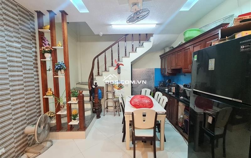 Giá hot Bán nhà Hoàng Mai Hoàng Văn Thụ 100tr/1m2 Sổ đỏ chính chủ