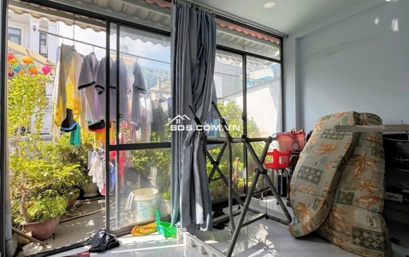 BÁN NHÀ KẾ BÊN LÊ VĂN QUỚI DTSD 96 M2 HẺM XE HƠI 6M THÔNG NHIK 3 TỶ