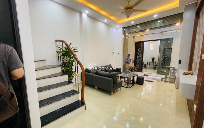 VỊ TRÍ ĐẸP TRUNG TÂM CẦU GIẤY - 4 TẦNG MỚI CỨNG - ĐẸP LUNG LINH