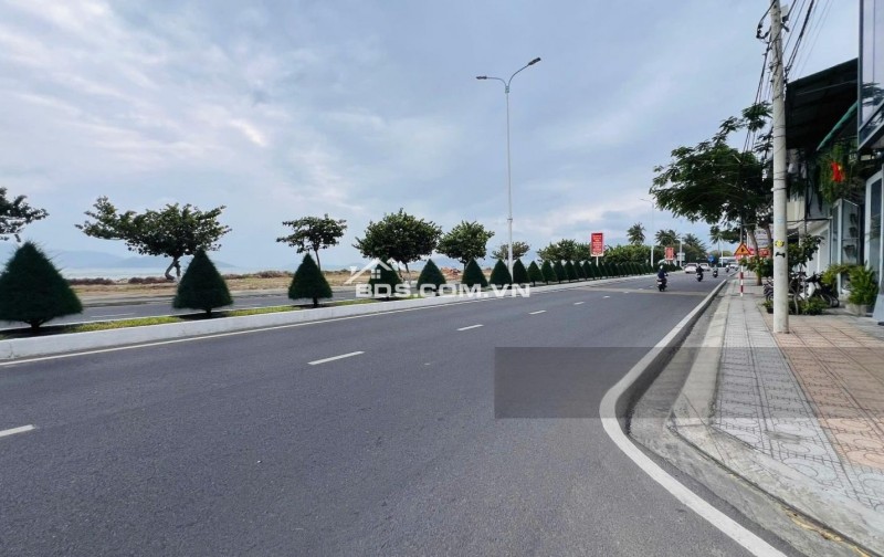 BÁN NHANH TÒA NHÀ PHỐ LÔ GÓC KINH DOANH NGHỈ DƯỠNG VIEW BIỂN PHẠM VĂN ĐỒNG NHA TRANG GIÁ BÁN 17 TỶ 500 TRIỆU 11 PHÒNG  NGỦ