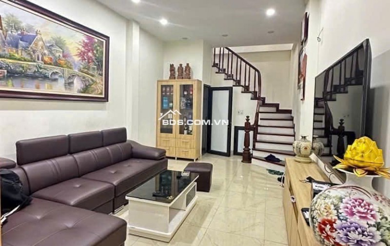 Bán Nhà Thịnh Liệt , DT45m ,Giá Hơn 9 Tỷ,Ngõ Thông ,Lo Góc ,oto qua nhà