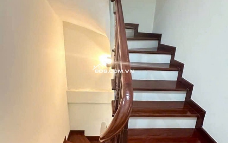 Bán Nhà Thịnh Liệt , DT45m ,Giá Hơn 9 Tỷ,Ngõ Thông ,Lo Góc ,oto qua nhà