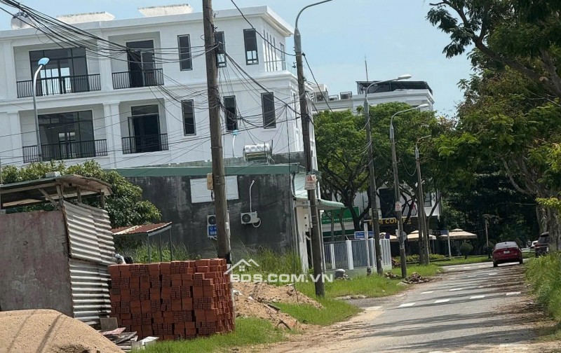 Chào bán  lô  đất đường Chúc Động lên số nhà 12, Liên Chiểu, Đà Nẵng
Giá bán chỉ : 5,49 tỷ   thương lượng.