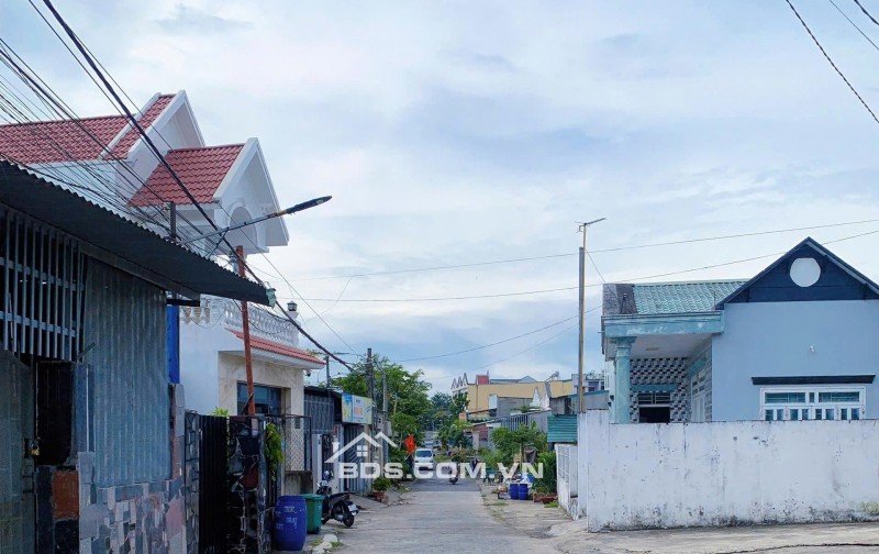 Bán lô đất gần KDL Sơn Tiên,tiện ích đầy đủ,dân cư ở đông,thổ cư 100%