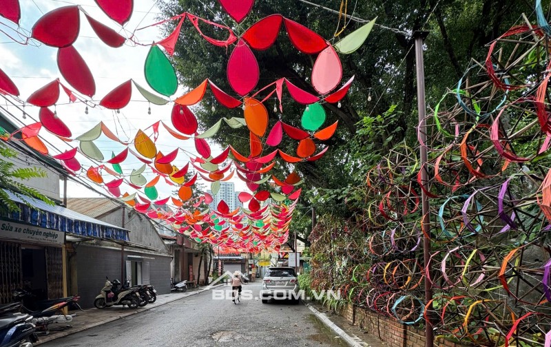 Bán đất nở hậu Làng Lụa Vạn Phúc  Ô tô 7 chỗ vào tận đất ,rất hiếm