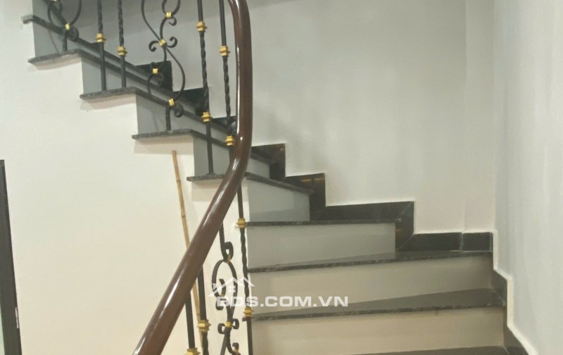 Tôi bán gấp căn nhà đẹp ở luôn ngõ 101 Thanh Nhàn, 38m2, 5 tầng, 6 phòng ngủ giá 12 tỷ có TL