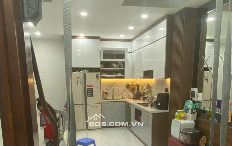 Tôi bán gấp căn nhà đẹp ở luôn ngõ 101 Thanh Nhàn, 38m2, 5 tầng, 6 phòng ngủ giá 12 tỷ có TL