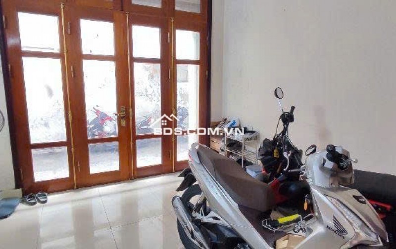 Nhà Quan Hoa – 108m² – 5 tầng – Mặt tiền 9.7m – Ô tô tránh – Gần phố