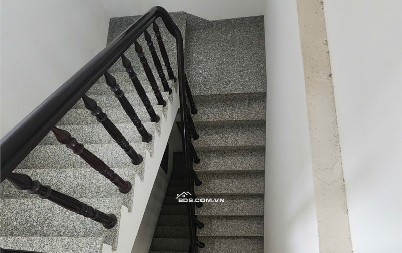 BÁN NHÀ 3 TẦNG KIÊN CỐ – GỖ HƯƠNG CAO CẤP TẠI NHA TRANG - KHÁNH HÒA