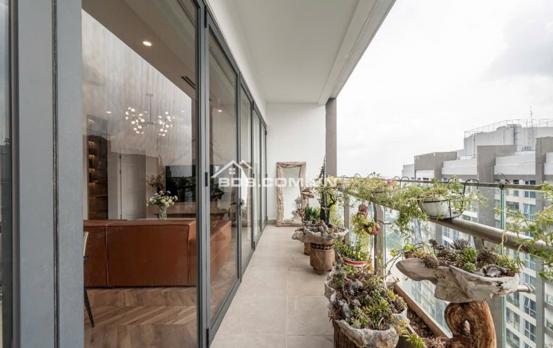 CĂN HỘ PENTHOUSE VINHOME CENTRAL PARK BÌNH THẠNH 166M2 GIÁ 25,5 TỶ, SỔ ĐỎ, TIỆN NGHI ĐẦY ĐỦ, VỊ TRÍ VÀNG THUẬN TIỆN