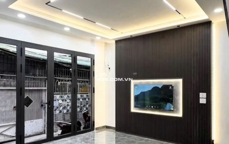 Nhà Xây Mới 1 Trệt. 2 Lầu. Sân thượng -2 PN. 3WC. Ban công lớn 6 Tỷ 250