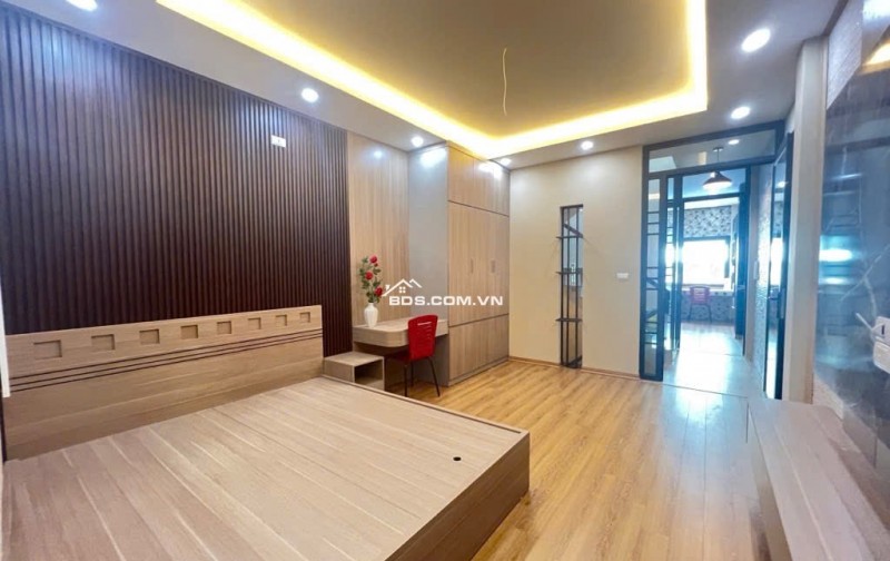 BÁN NHÀ PHỐ HỒNG TIẾN  BỒ ĐỀ - DÂN XÂY 42M2- 4 TẦNG, CHỈ HƠN 8 TỶ