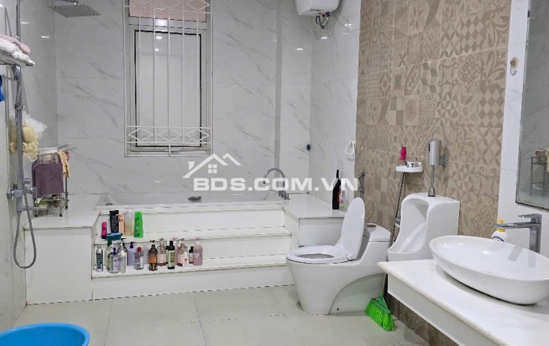 CHO THUÊ VĂN PHÒNG – NHÀ XƯỞNG THỜI TRANG KHÉP KÍN