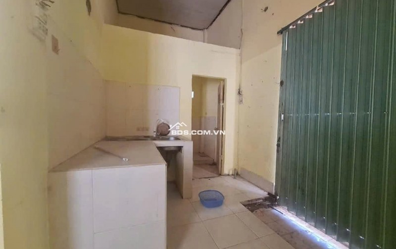 ALO !!! Cần bán gấp nhà c4 ở Bà điểm-Hóc Môn(70m2),giá 990tr,shr