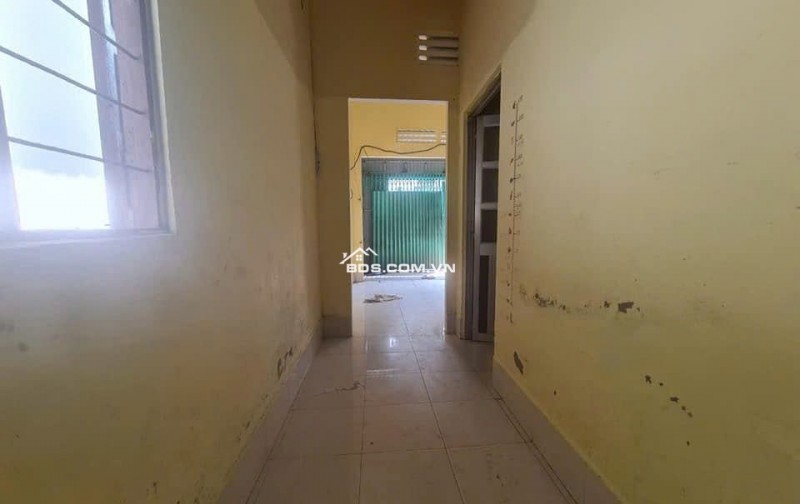 ALO !!! Cần bán gấp nhà c4 ở Bà điểm-Hóc Môn(70m2),giá 990tr,shr