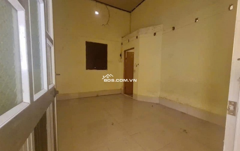 ALO !!! Cần bán gấp nhà c4 ở Bà điểm-Hóc Môn(70m2),giá 990tr,shr