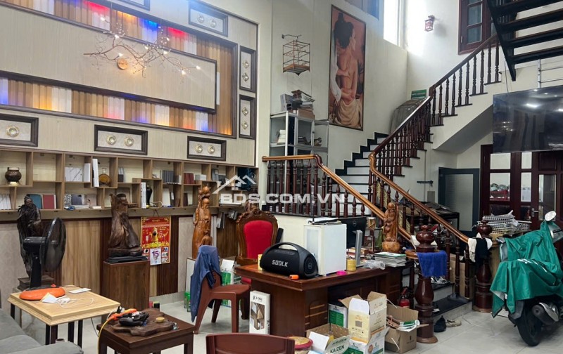 VỪA Ở, VỪA LÀM VP KD, SHOWROOM
Bán nhà 3 tầng mặt tiên đường lê Hồng Phong, Nam Nha Trang (Phước long cũ)