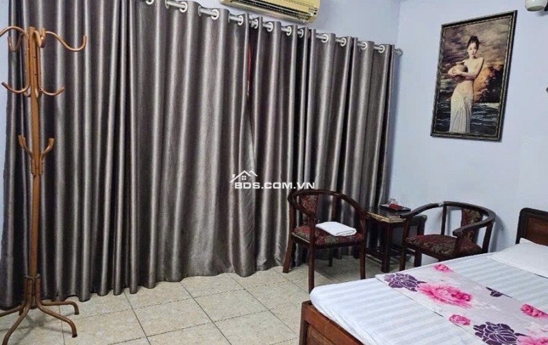 BÁN NHÀ MẶT ĐƯỜNG NGUYỄN HOÀNG TÔN - 34m2 - 5 TẦNG - Ô TÔ ĐỖ TRƯỚC NHÀ - KHÔNG LỖI PHONG THUỶ - GIÁ CHÀO 6 TỶ