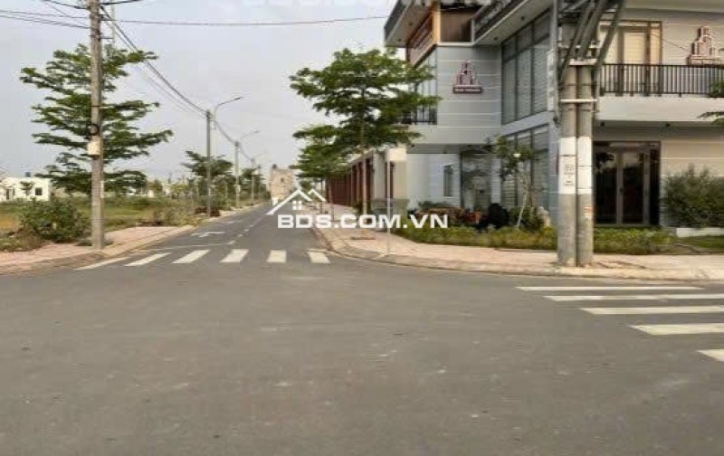 BÁN NHANH ĐẤT NỀN GẦN CỔNG TRƯỜNG CAO ĐẲNG BẾN LỨC LONG AN: ĐẤT THỔ 136m² CHỈ 15tr/m².