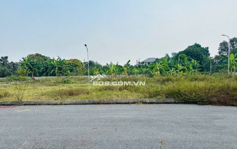 CẦN BÁN GẤP - LÔ ĐẤT 2 MẶT TIỀN ĐẸP NHẤT KHU VỰC CỔ ĐÔNG - HÒA LẠC chưa tới 2 tỷ