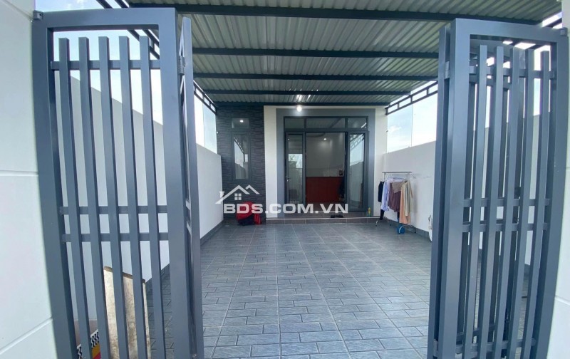 Chủ ngộp cần bán gắp căn nhà 118m2 giá chỉ 980tr ở Bà Điểm Hóc Môn sổ hồng riêng