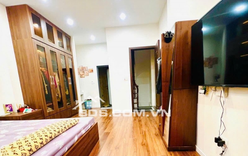 BÁN NHÀ TÂN MAI- HOÀNG MAI, Ô TÔ, LÔ GÓC, 40/42 M2, 4 TẦNG, MT 6 M, GIÁ 11 TỶ.