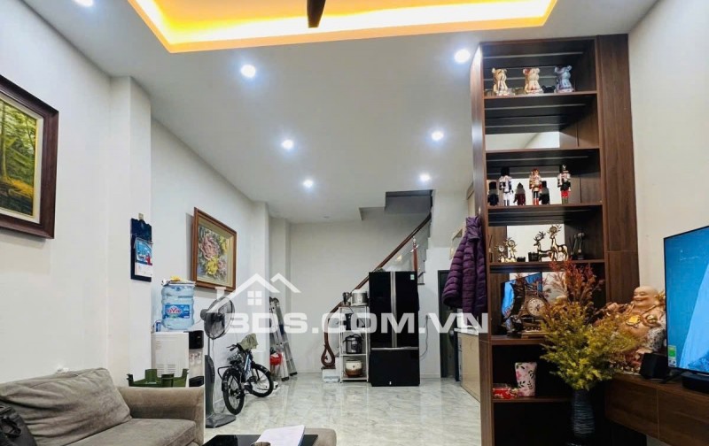 BÁN NHÀ TÂN MAI- HOÀNG MAI, Ô TÔ, LÔ GÓC, 40/42 M2, 4 TẦNG, MT 6 M, GIÁ 11 TỶ.