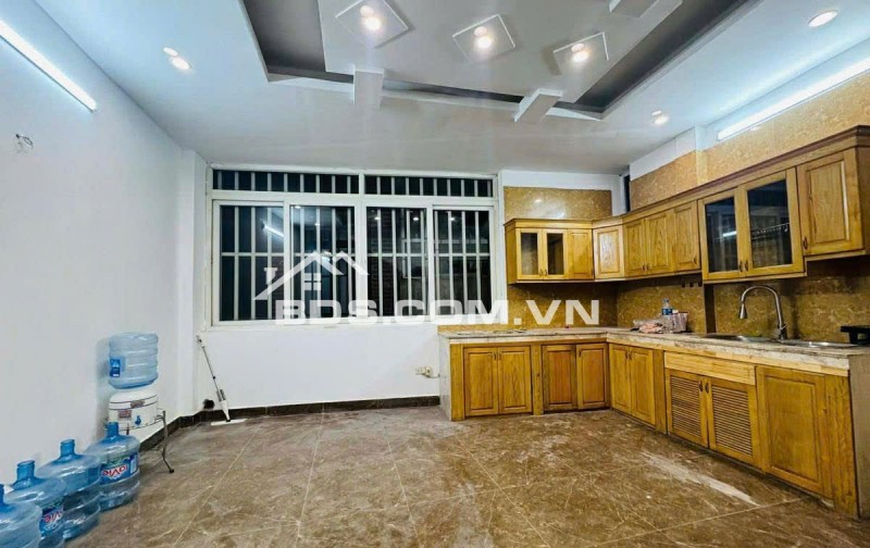 Bán Nhà Xã Đàn Hơn 11 Tỷ  Mặt Ngõ Kinh Doanh 35m 7 Tầng , Mặt Tiền 5m , Ô Tô Đỗ  
