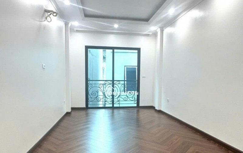 Bán nhà -Định Công Thượng- 37m2 – 6 tầng thang máy – ô tô – kinh doanh – ngõ thông- chào 11.5 tỷ.