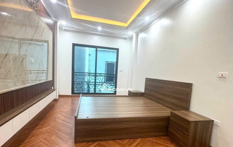 Bán nhà -Định Công Thượng- 37m2 – 6 tầng thang máy – ô tô – kinh doanh – ngõ thông- chào 11.5 tỷ.