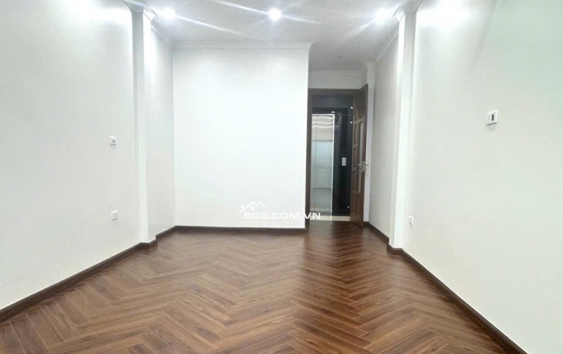 Bán nhà -Định Công Thượng- 37m2 – 6 tầng thang máy – ô tô – kinh doanh – ngõ thông- chào 11.5 tỷ.