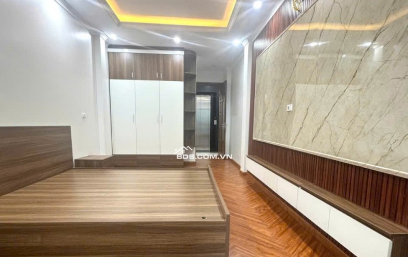 Bán nhà -Định Công Thượng- 37m2 – 6 tầng thang máy – ô tô – kinh doanh – ngõ thông- chào 11.5 tỷ.