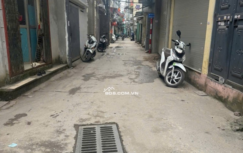 Bán nhà -Định Công Thượng- 37m2 – 6 tầng thang máy – ô tô – kinh doanh – ngõ thông- chào 11.5 tỷ.