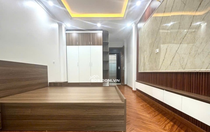 Bán nhà -Định Công Thượng- 37m2 – 6 tầng thang máy – ô tô – kinh doanh – ngõ thông- chào 11.5 tỷ.