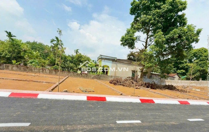 tôi chuyển đổi kinh doanh nên cần tiền bán gấp mảnh đât 300tr đất ở đô thị xung quanh đủ tiện ích