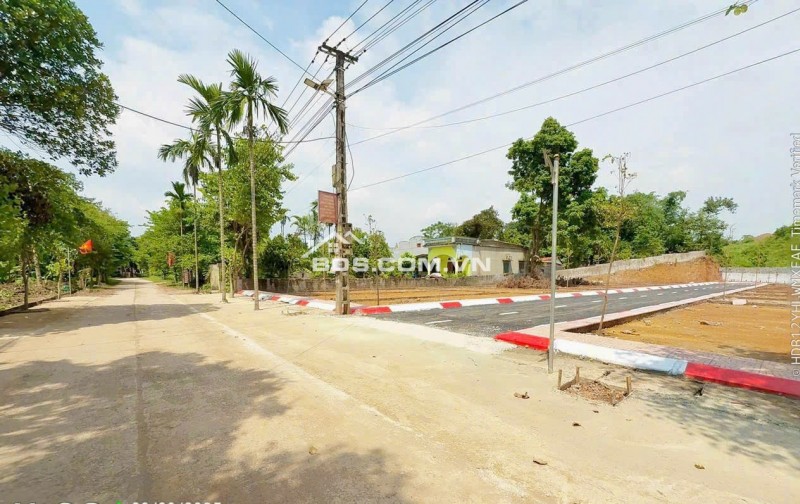 tôi chuyển đổi kinh doanh nên cần tiền bán gấp mảnh đât 300tr đất ở đô thị xung quanh đủ tiện ích