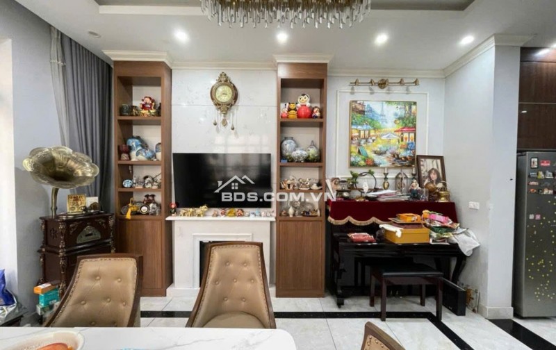 Bán nhà đường Láng Hạ phân lô , vỉa hè , ô tô dừng đỗ ngày đêm – 17.8 tỷ