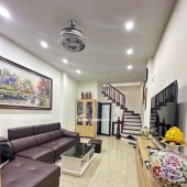 Bán Nhà Thịnh Liệt , DT45m ,Giá Hơn 9 Tỷ,Ngõ Thông ,Lo Góc ,oto qua nhà